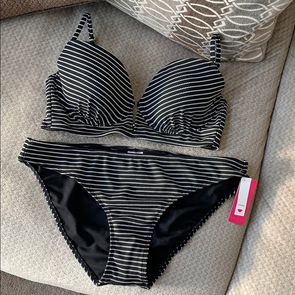 Target Xhilaration Swimsuit - Picture 1 of 8